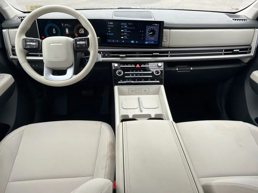 Used 2025 Black Hyundai SE image 23