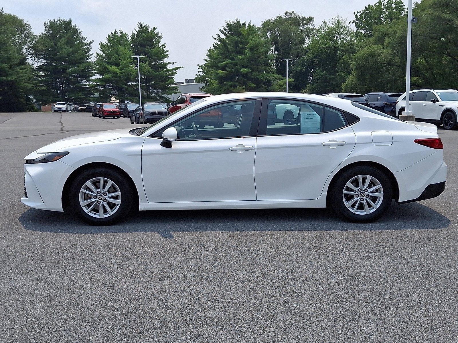 Used 2025 Wind Chill Pearl   089 Toyota LE image 4