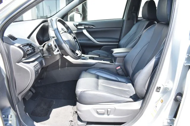 Used 2025 Silver Mitsubishi SEL image 11