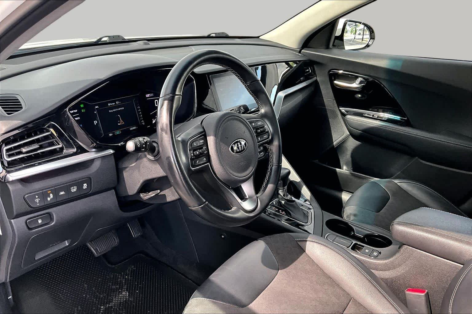 Used 2020 Snow White Pearl Kia Touring image 18
