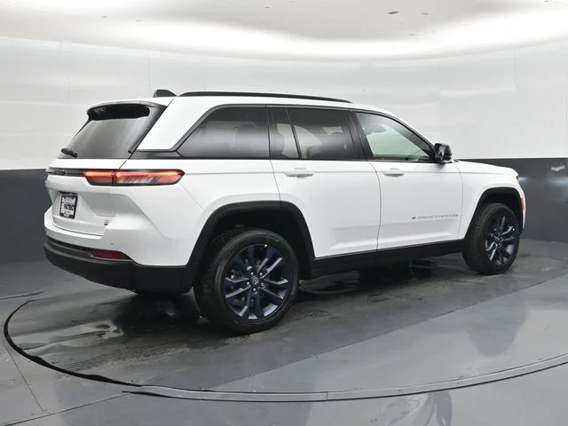 New 2026 Bright White Clear-Coat Exterior Paint Jeep  image 22