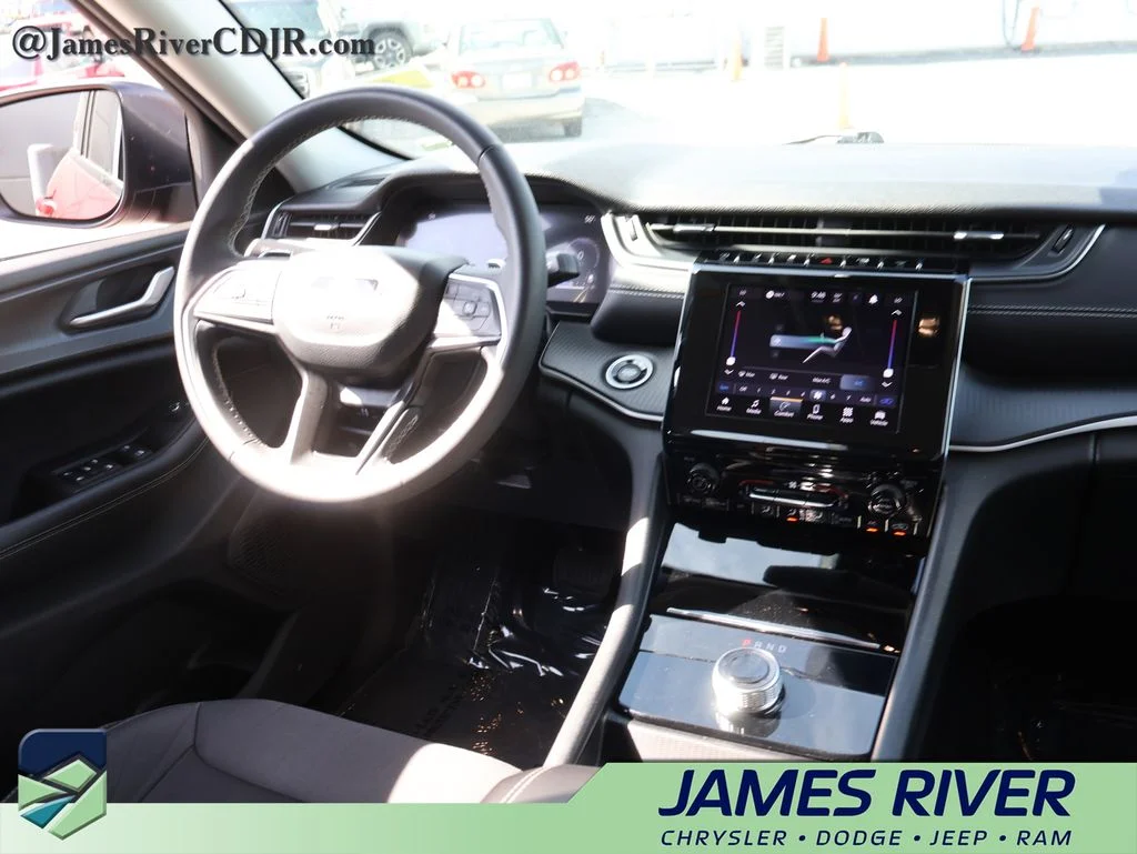 Used 2024 Red Jeep Laredo image 13