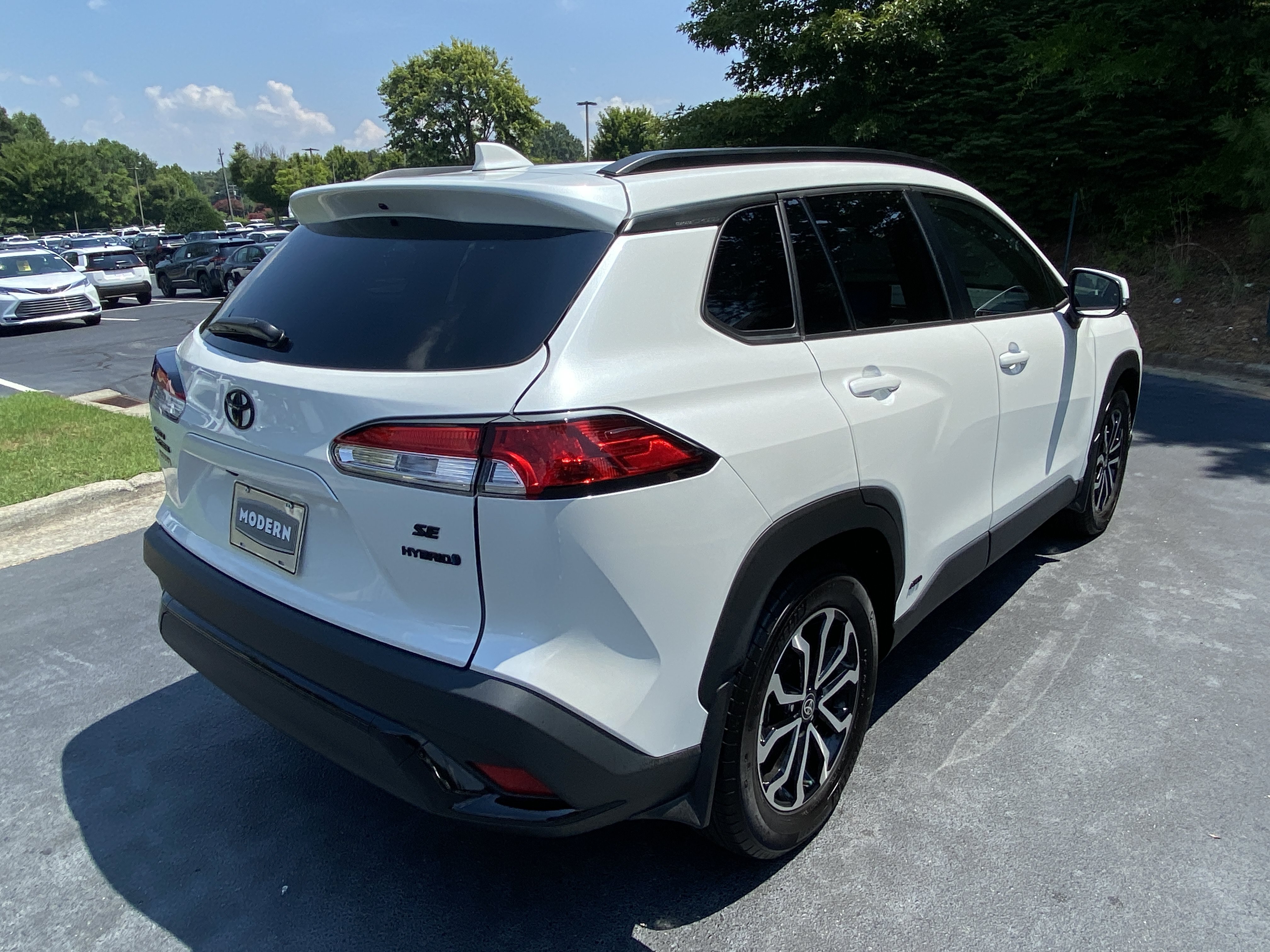 Used 2023 Wind Chill Pearl Toyota Hybrid SE image 5