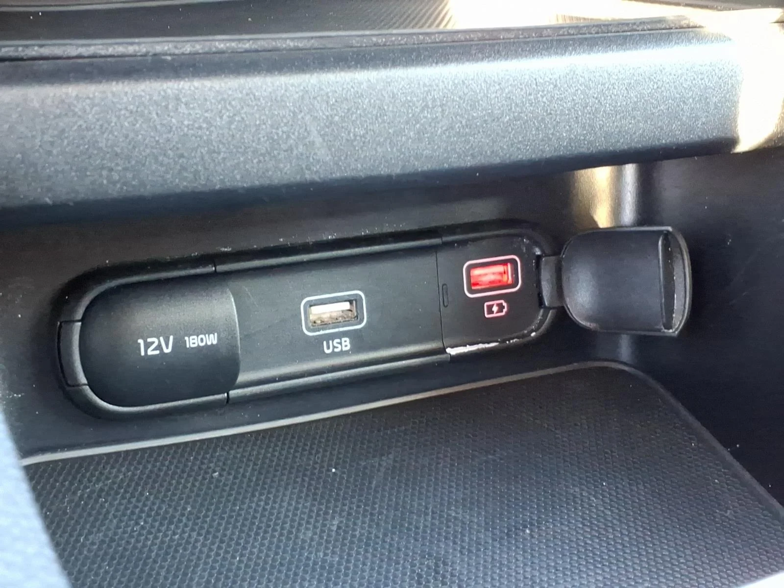 2024 Kia Forte LXS - Photo 8