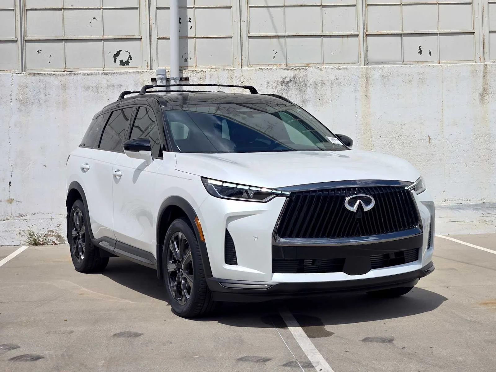 New 2027 2T RAD WHT INFINITI Autograph AWD image 2