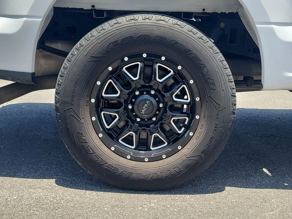 Used 2018 White Ford XL image 5