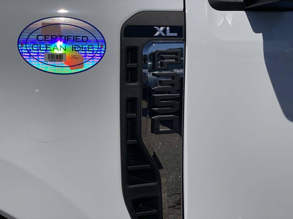 New 2026 White Ford F350 4X4 CRW CC image 8