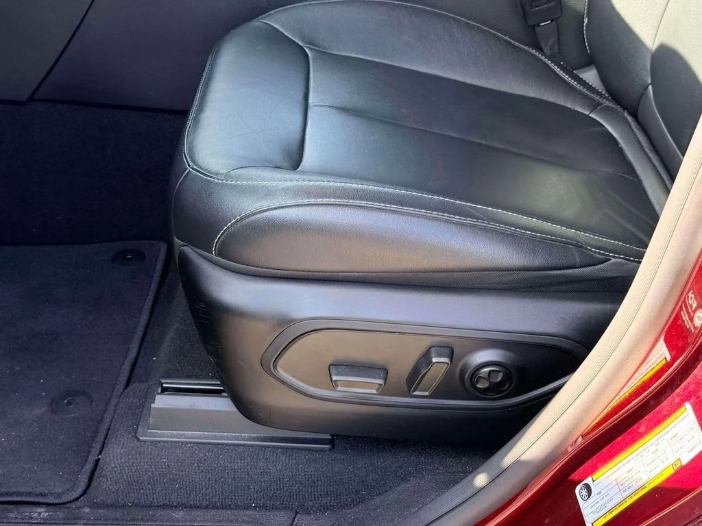 Used 2022 Red Jeep Limited image 13