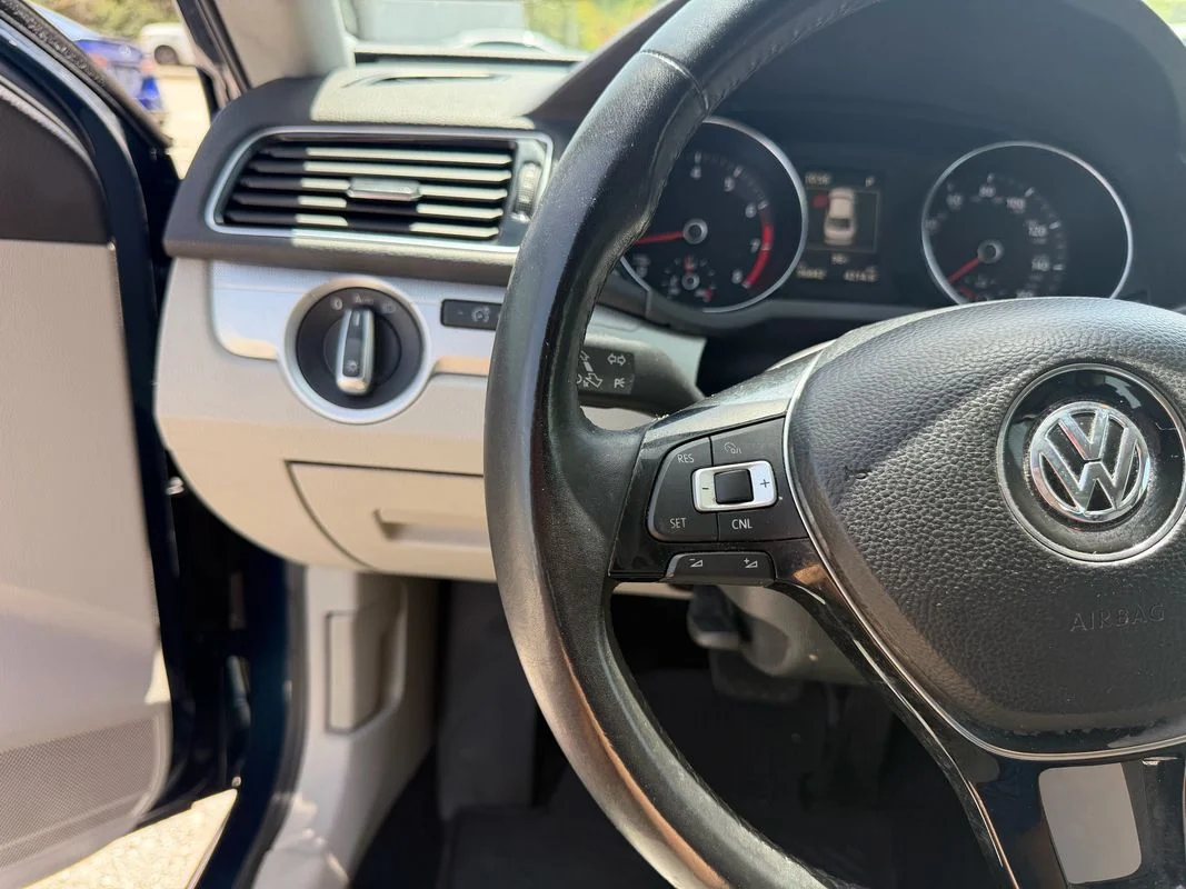 Used 2019  Volkswagen 2.0T Wolfsburg Edition image 9