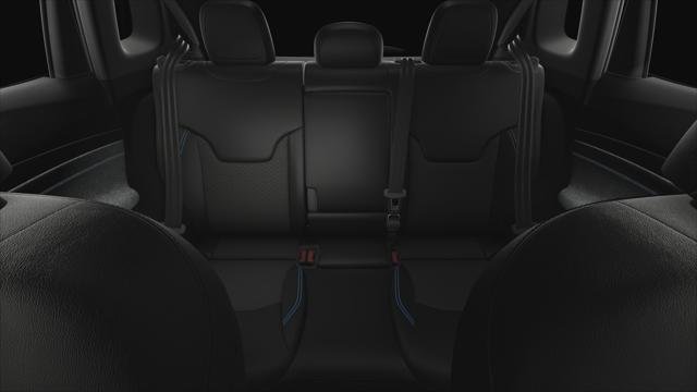 New 2026 Sting-Gray Clear-Coat Exterior Paint Jeep Latitude image 39