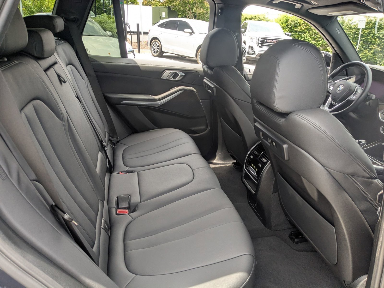 Used 2022 Arctic Grey Metallic BMW xDrive40i image 22