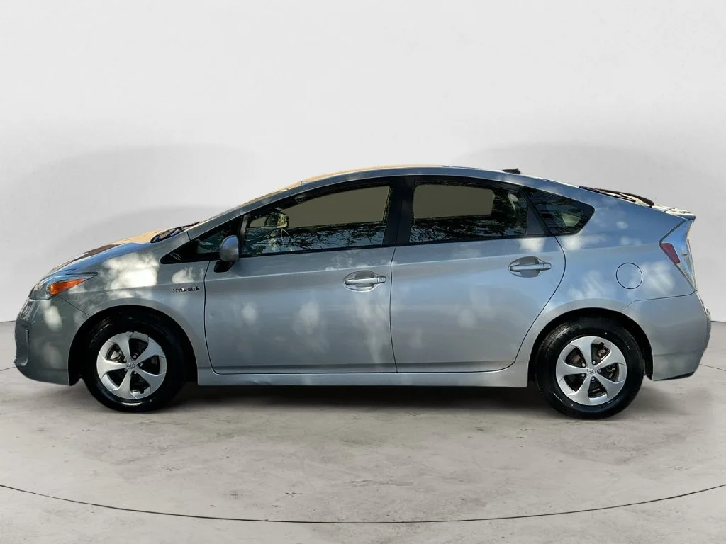 Used 2015 Silver Toyota Three image 12
