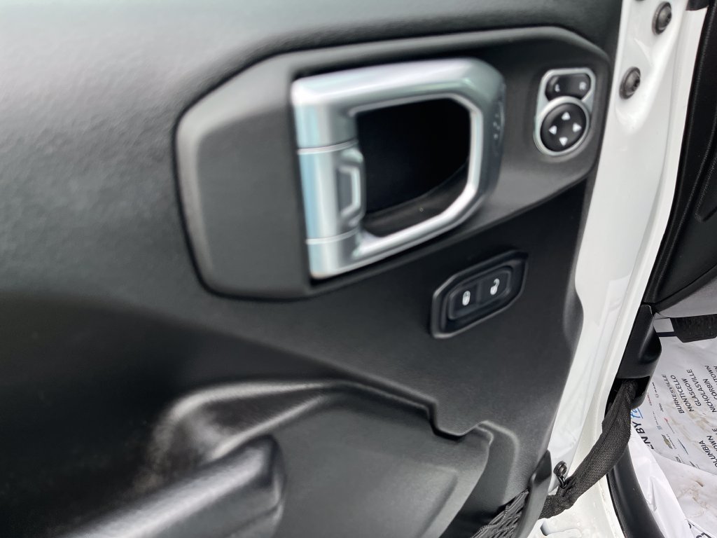 Used 2023 White Jeep Willys image 11