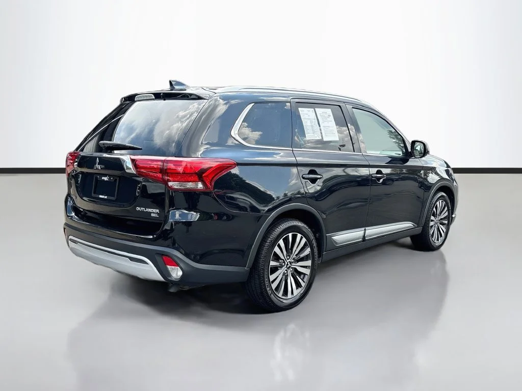Used 2019 Labrador Black Metallic Mitsubishi SEL image 7