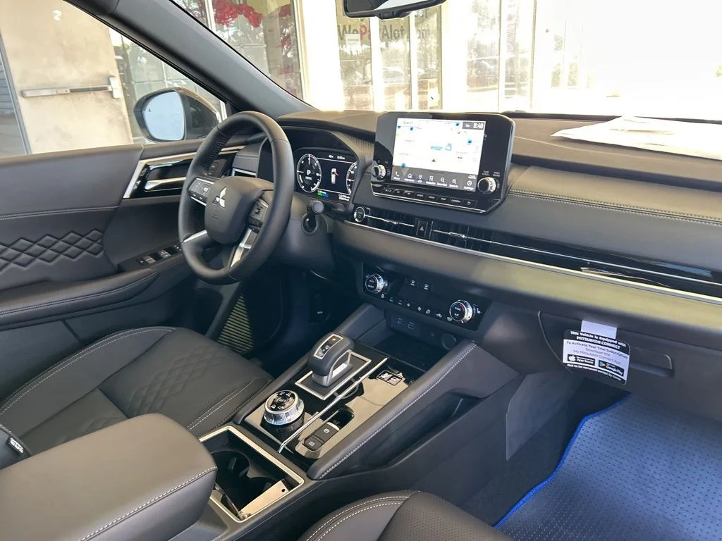 2025 Mitsubishi Outlander Plug-in Hybrid SEL Black Edition - Photo 24