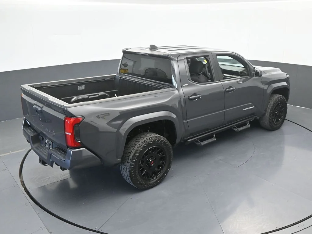 Used 2025 Underground Toyota SR5 image 57
