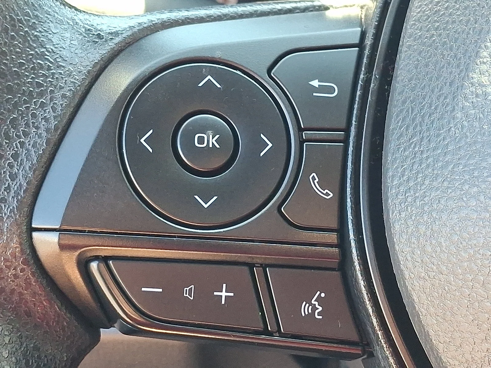Used 2025 Silver Sky Metallic - 1D6 Toyota XLE image 21