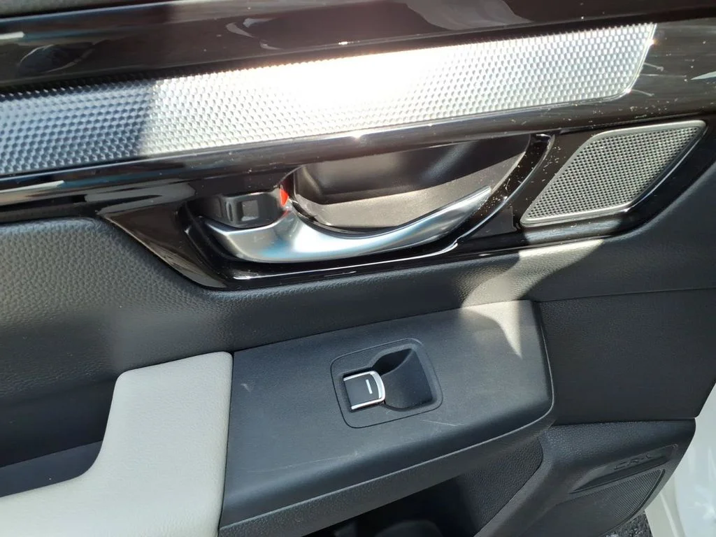 Used 2024 White Honda EX-L image 18