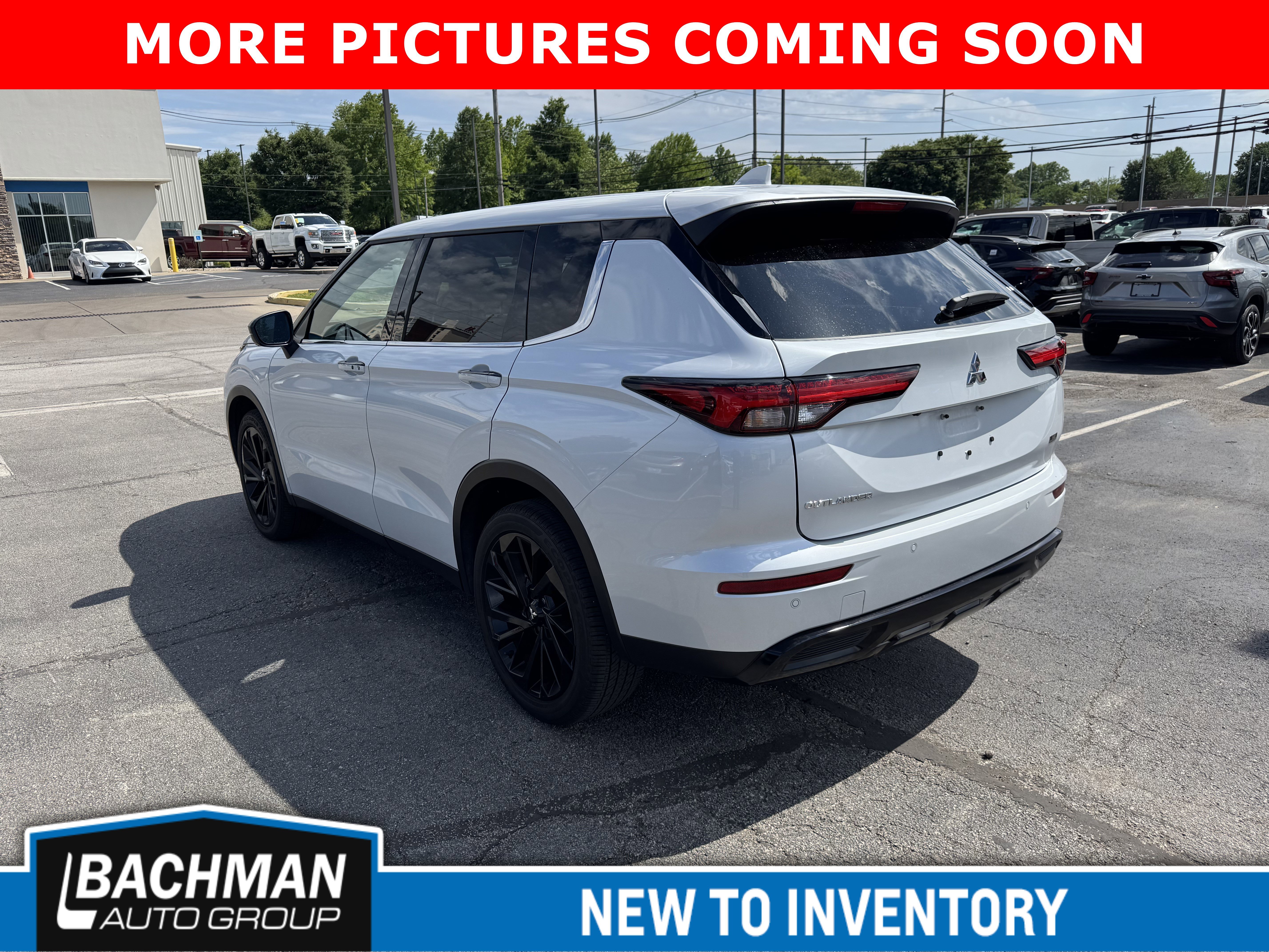 Used 2024 White Diamond Mitsubishi SE Black Edition w/Pano Roof image 4