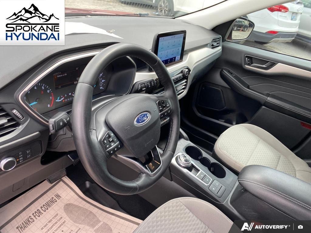 Used 2022 Rapid Red Metallic Tinted Clearcoat Ford SE image 16