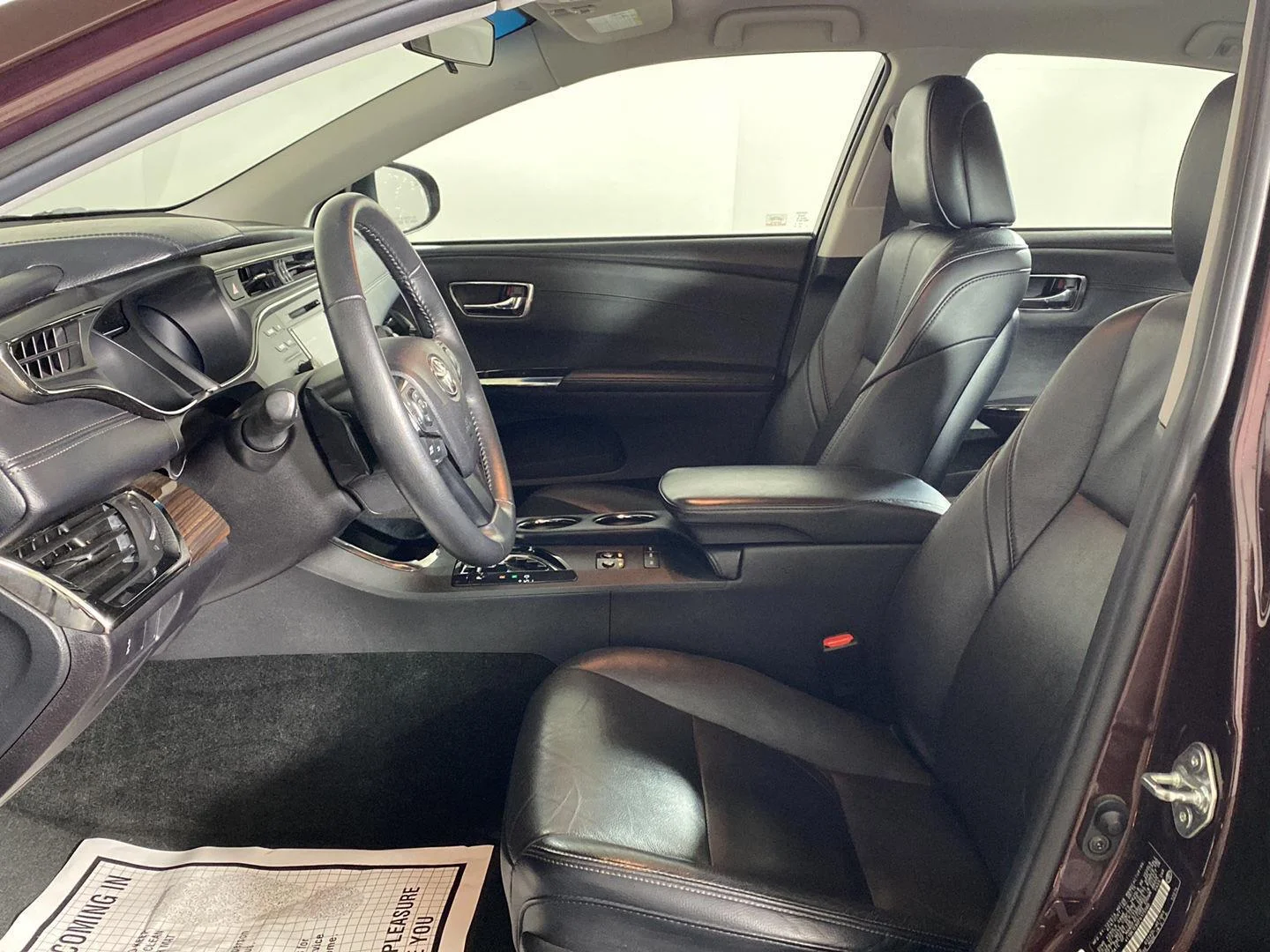 Used 2015 Sizzling Crimson Mica Toyota XLE image 25