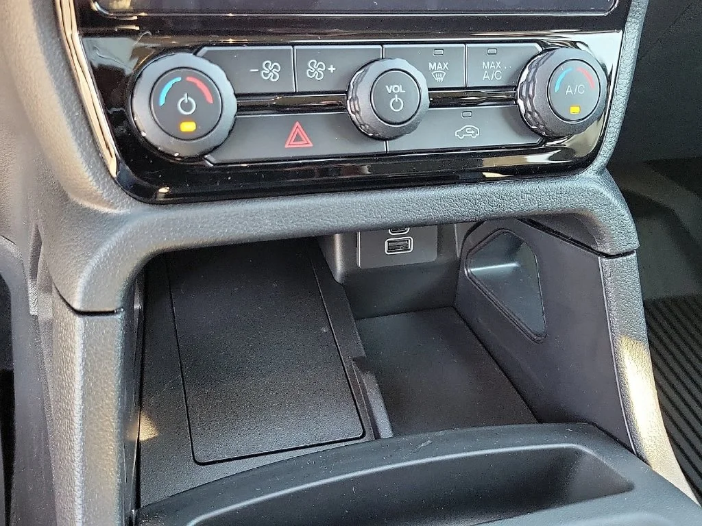 New 2026 Marsh Gray Ford XLT image 19
