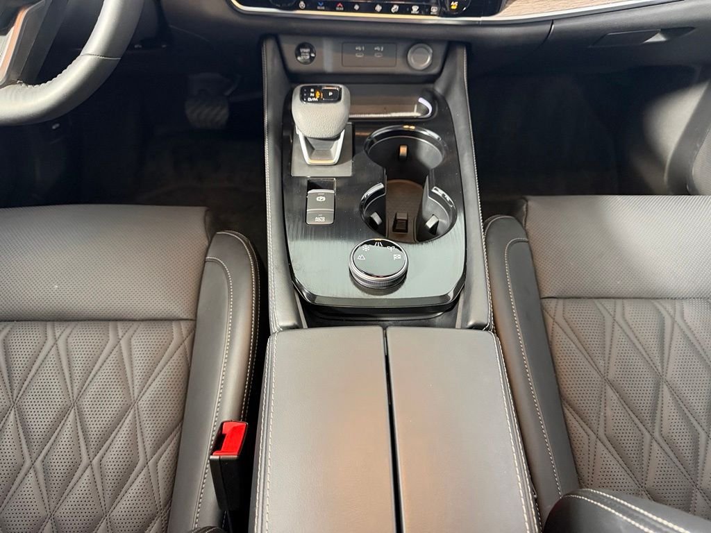 Used 2026 Gold Nissan Platinum image 17