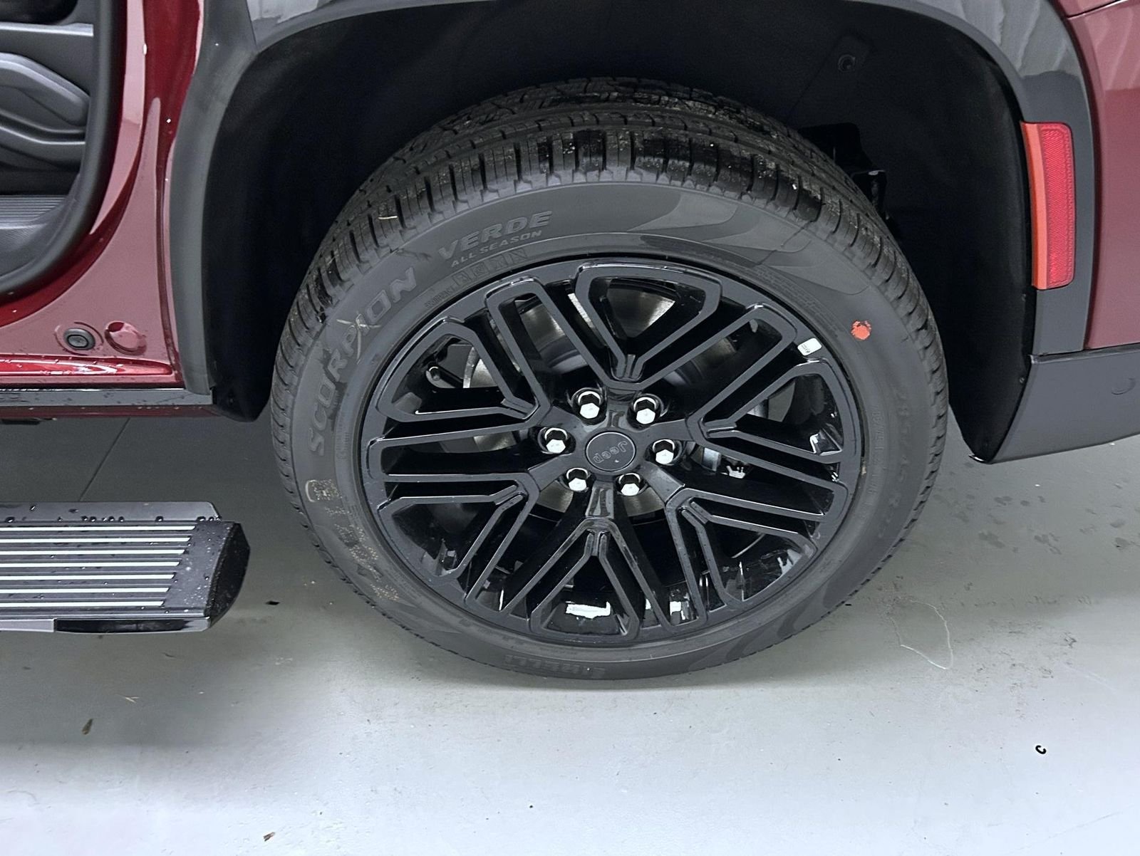 New 2026 Velvet Red Pearl-Coat Exterior Paint Jeep Limited Reserve image 23