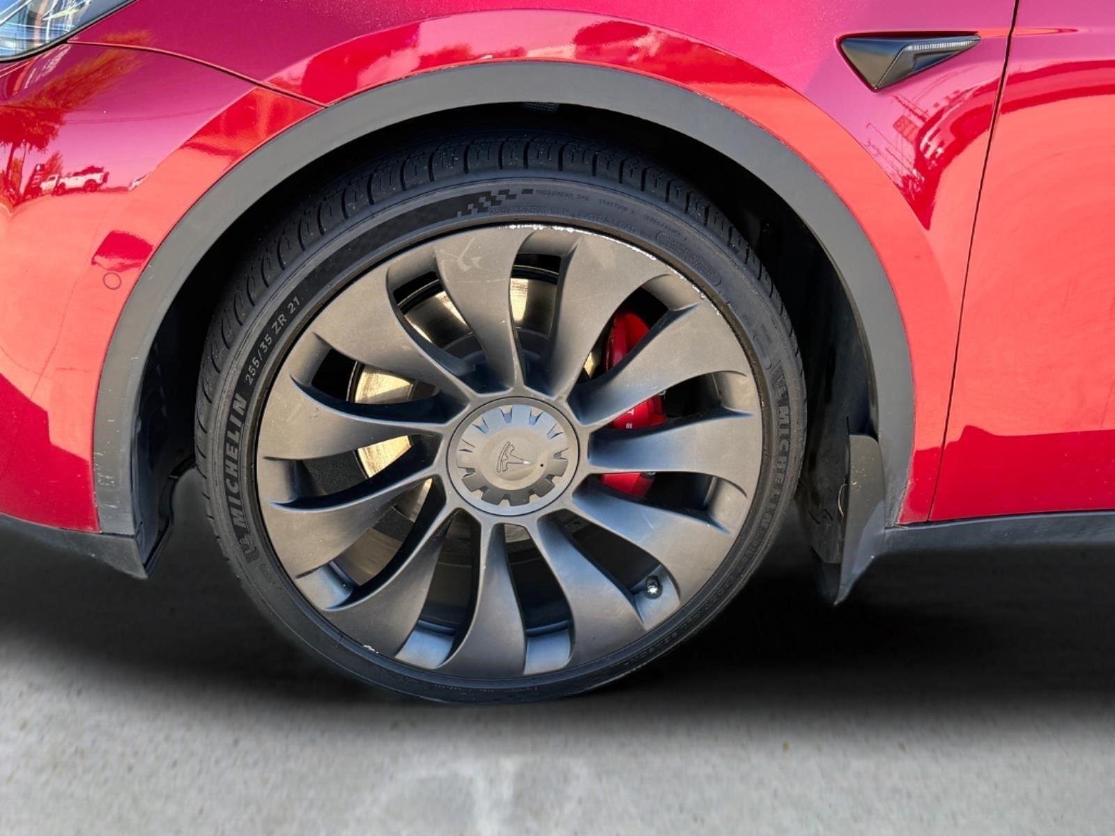 Used 2022  Tesla Performance image 9
