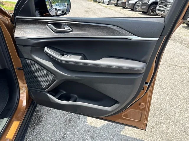 New 2026 Copper Shino Metallic Clearcoat Jeep Limited image 29