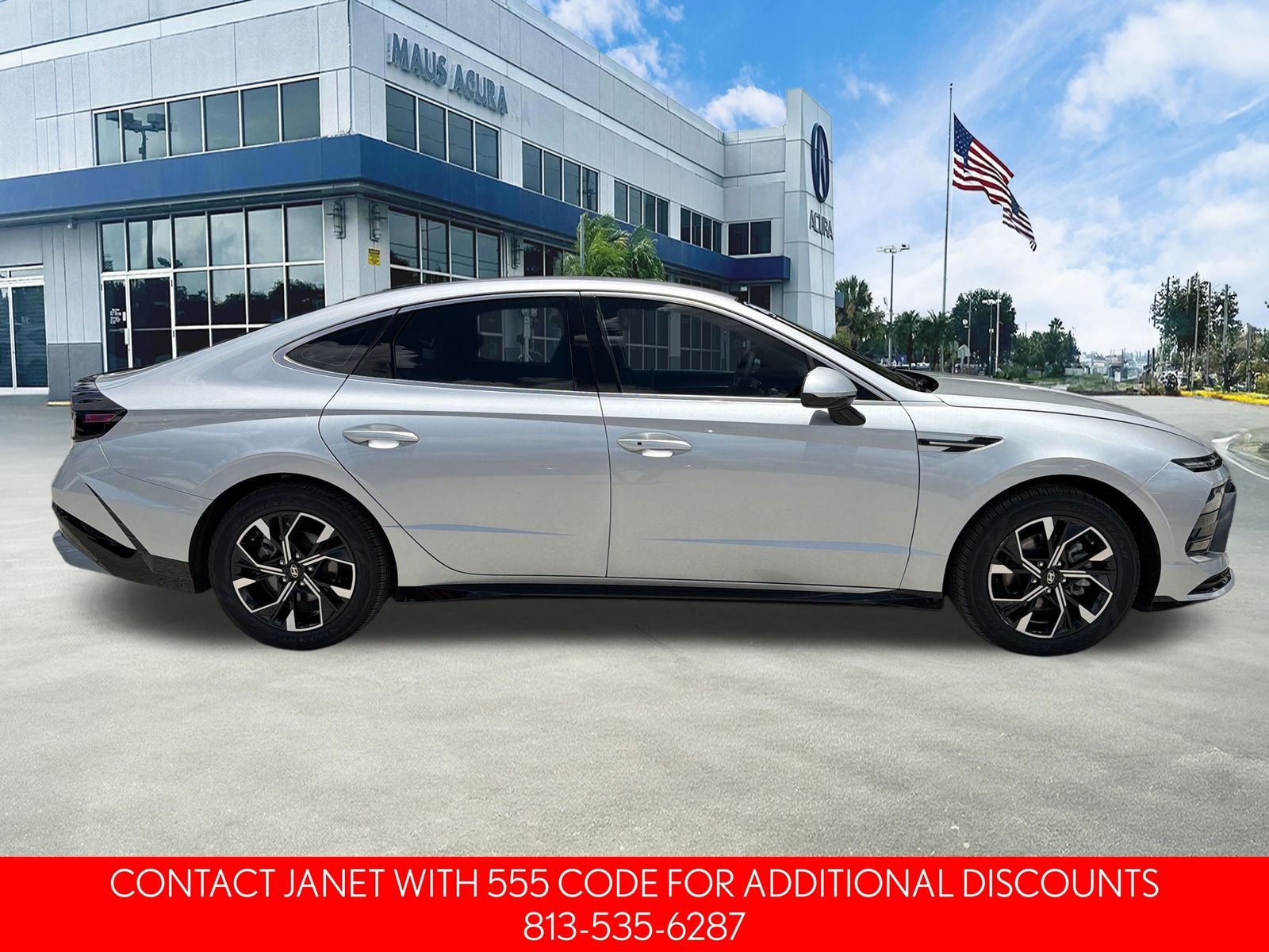Used 2024 Silver Hyundai SEL image 3