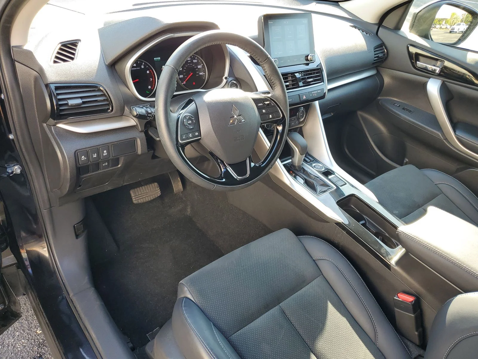 2024 Mitsubishi Eclipse Cross SE - Photo 6