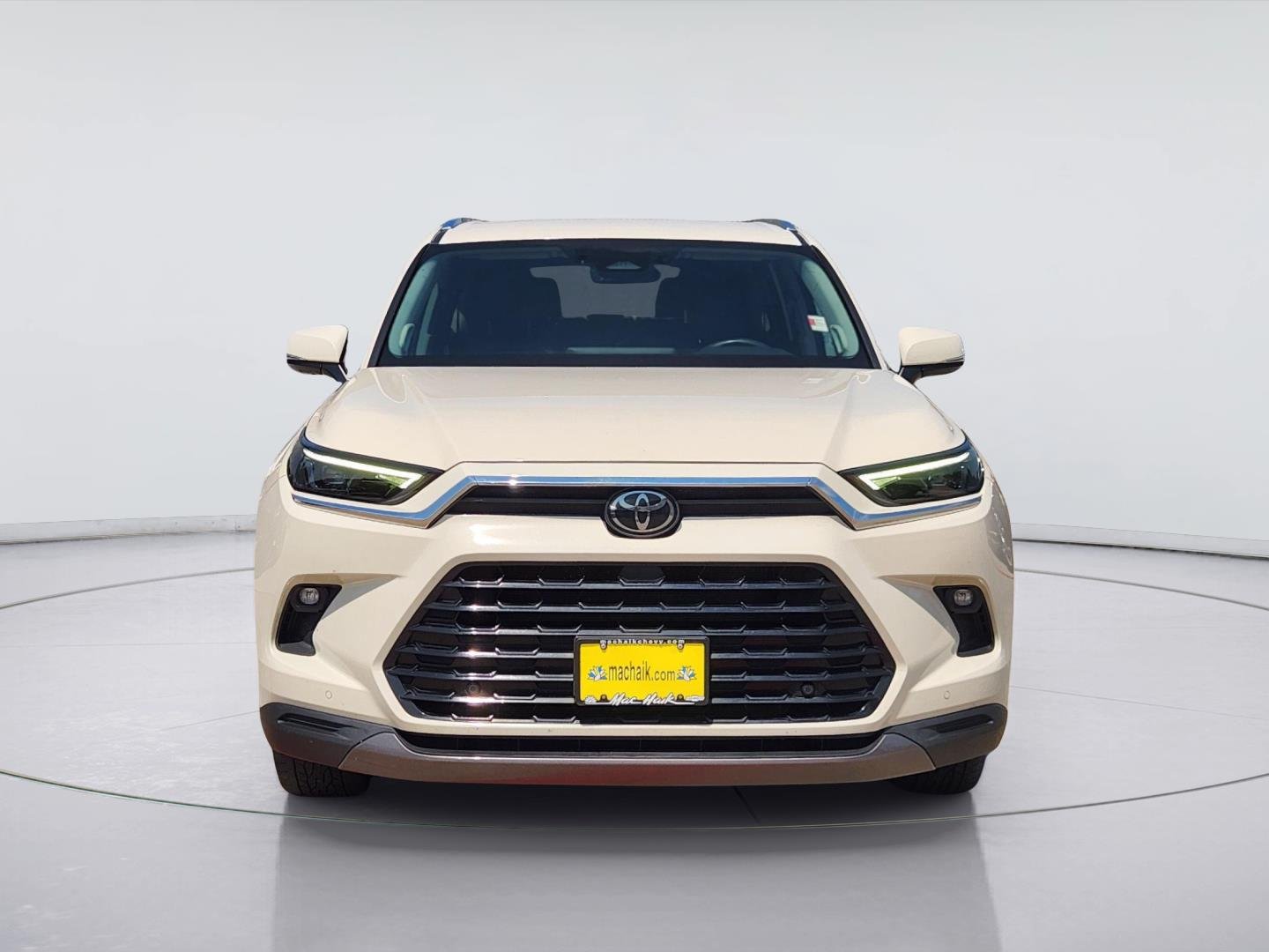 2024 Toyota Grand Highlander photo 2 of 32