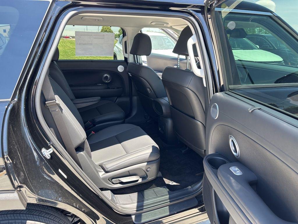 New 2026 Abyss Black Hyundai SEL 7P image 32