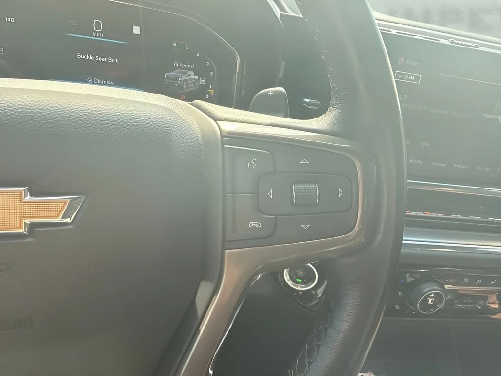 Used 2023 Iridescent Pearl Tricoat Chevrolet High Country image 15