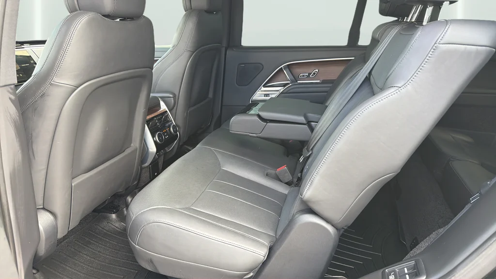 Used 2024 Black Land Rover SE image 20