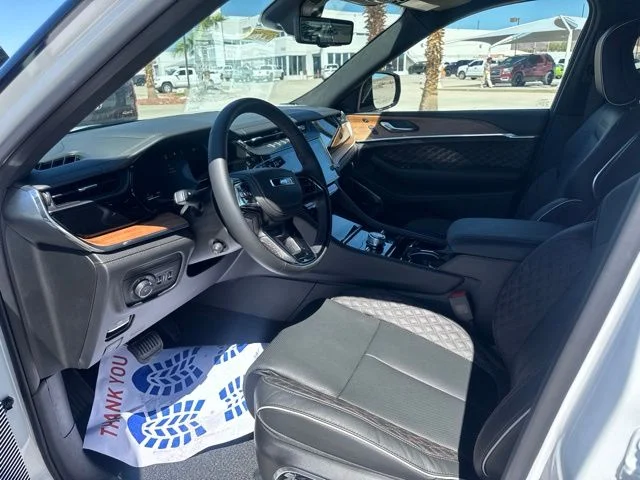 New 2027 White/off-white Jeep Summit image 19