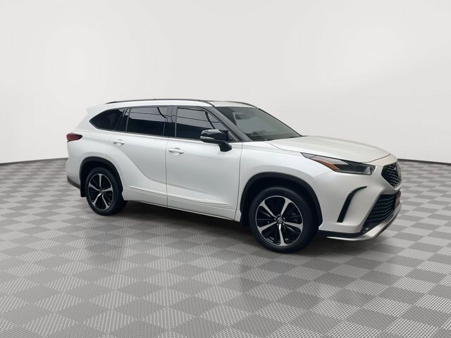 Used 2022 Wind Chill Pearl Toyota XSE image 42