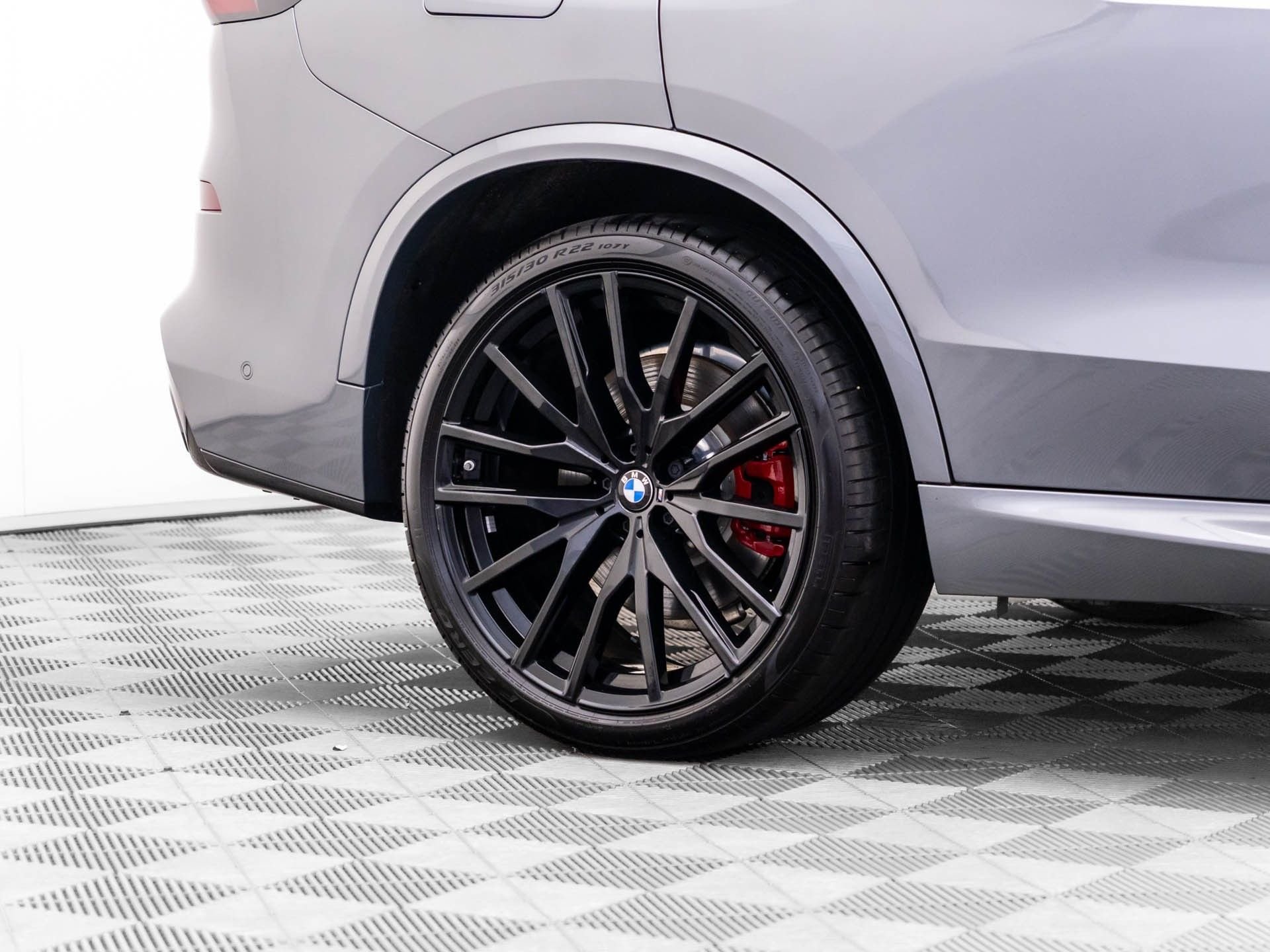 Certified Used 2025 Skyscraper Grey Metallic BMW M60i image 38