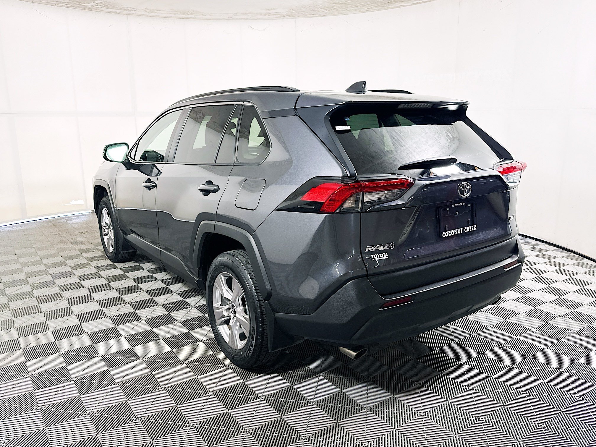 Used 2025 Magnetic Gray Metallic Toyota XLE image 5