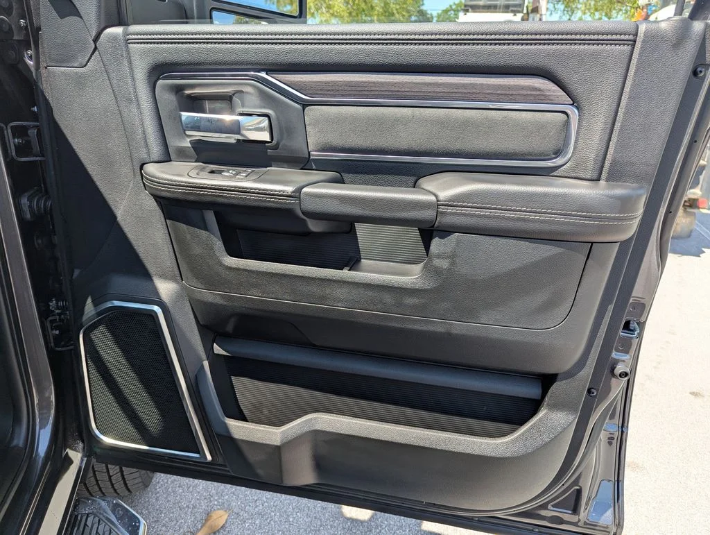 2025 RAM 3500 Laramie - Photo 35
