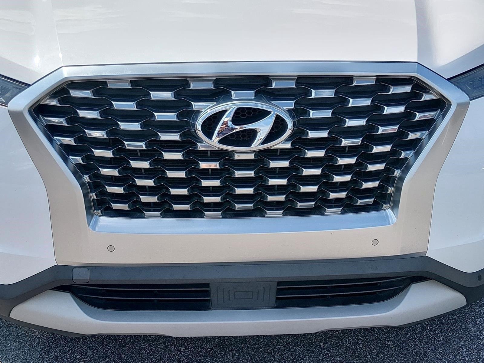Used 2020 Hyper White Hyundai SEL image 9