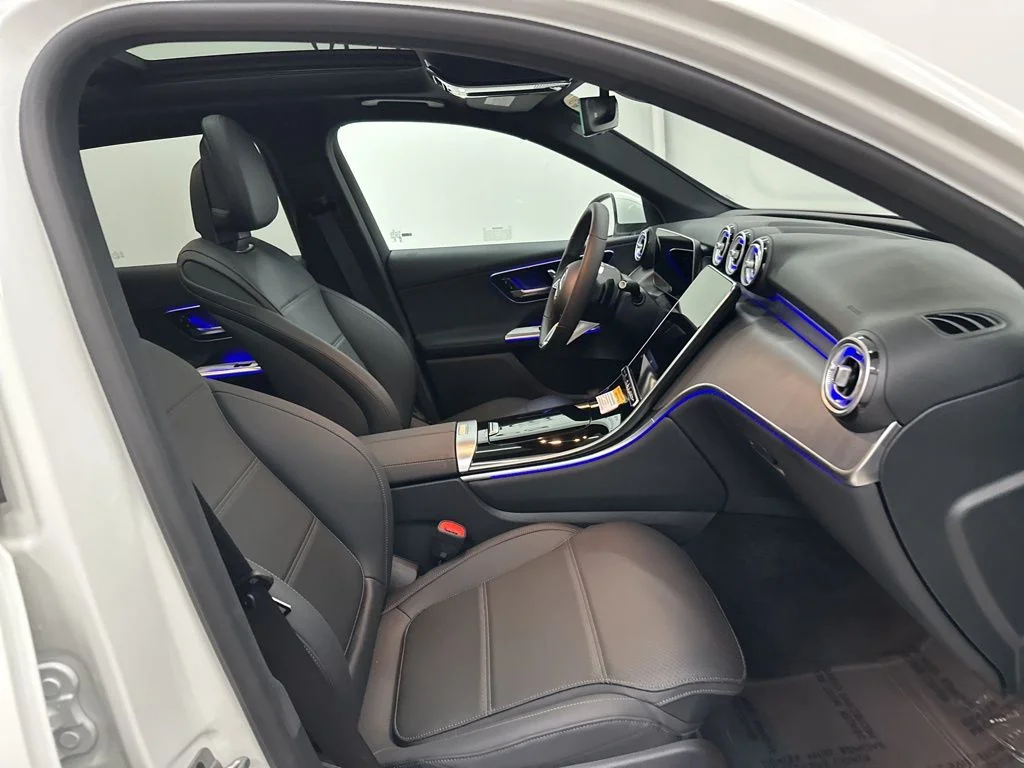 Used 2026 White Mercedes-Benz GLC 300 image 27