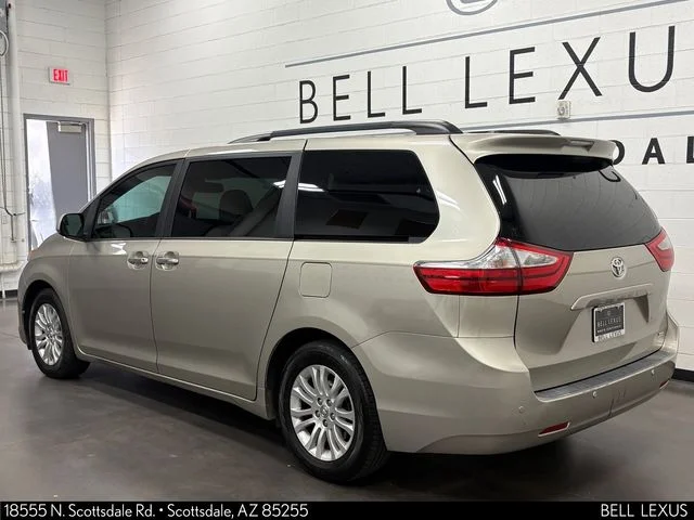Used 2017  Toyota XLE image 8