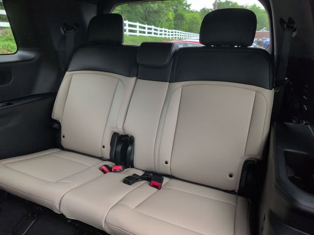 New 2027 Glacial White Pearl Kia EX image 24