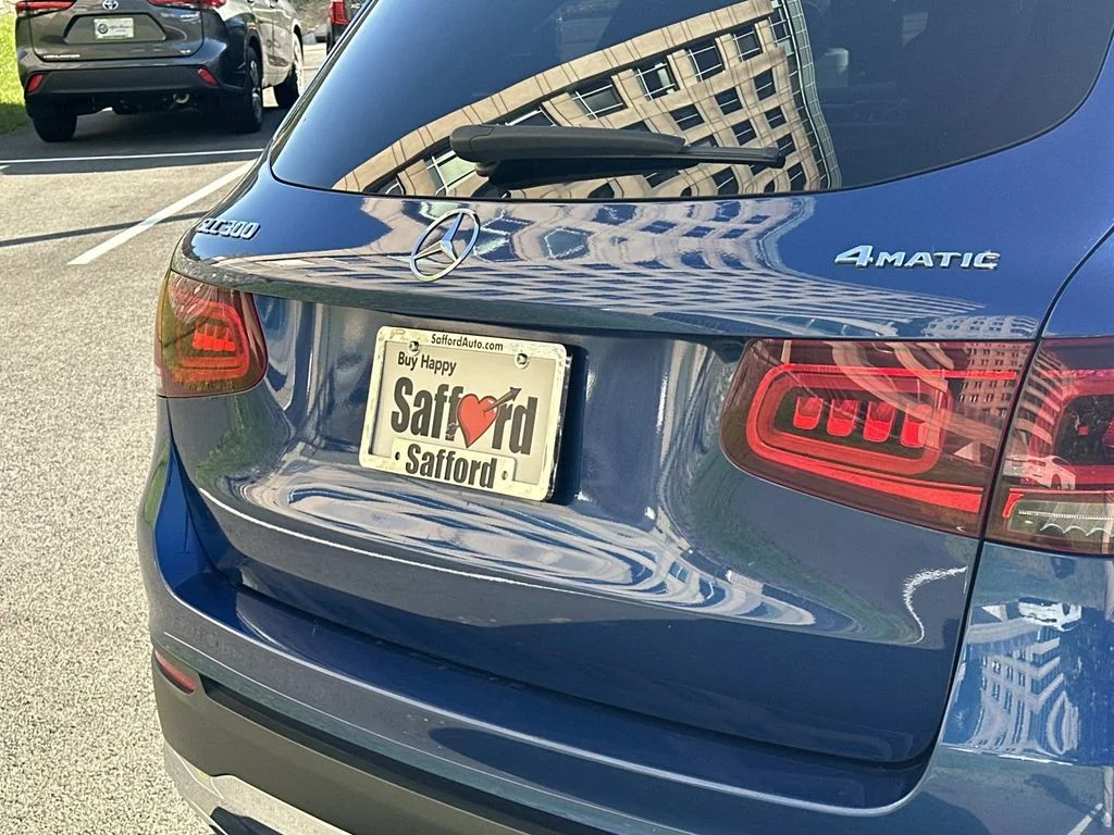 Used 2022 Blue Metallic Mercedes-Benz GLC 300 image 12