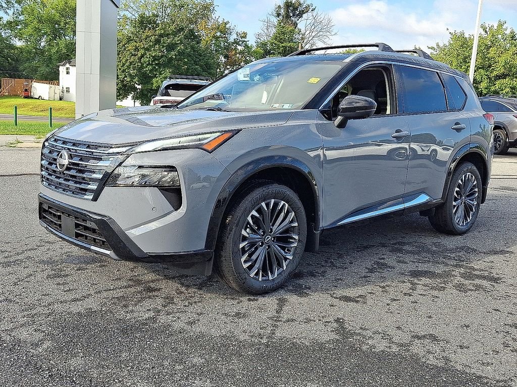 New 2026 Boulder Gray Pearl / Super Black Two-tone Nissan Platinum image 2