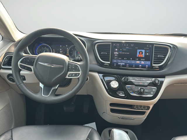 Used 2024 Silver Chrysler Touring L image 11