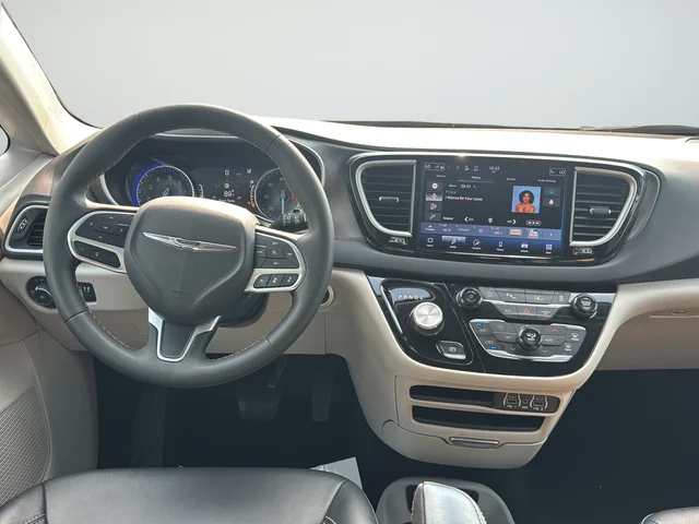 Used 2024 Silver Chrysler Touring L image 11