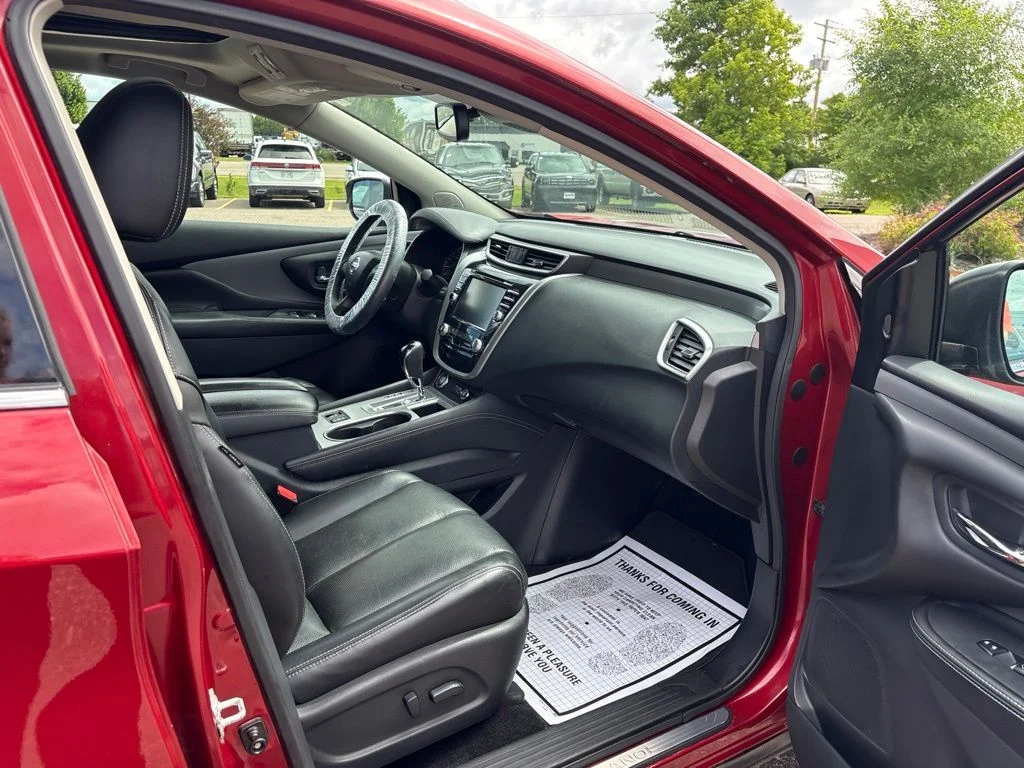 Used 2020 Cayenne Red Metallic Nissan SL image 32